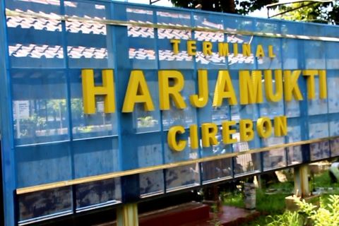 Imbas PSBB di terminal Harjamukti Cirebon