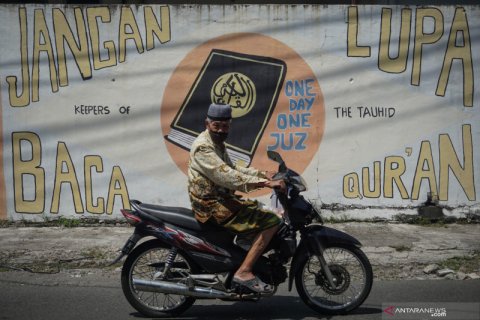 Mural ajakan beribadah saat bulan Ramadhan