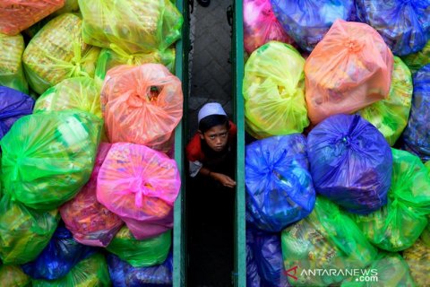 Distribusi bantuan Sembako jelang PSBB di Gowa