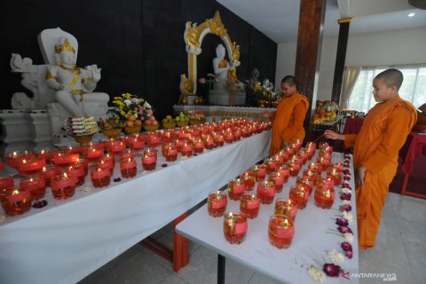 Pelita Puja Waisak 2564 BE