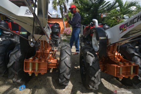Bantuan traktor tangan untuk pacu produksi pangan