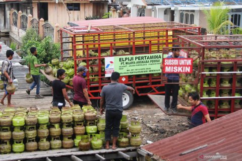 Peningkatan distribusi kebutuhan pokok untuk lebaran ke pulau terluar