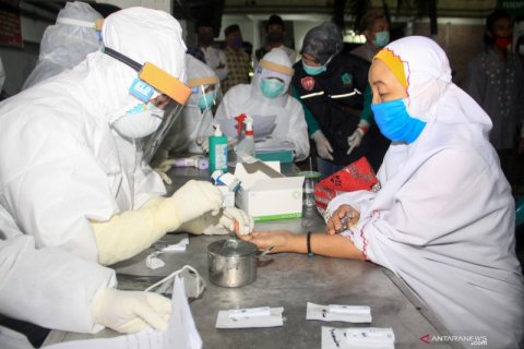 Rapid test jamaah usai shalat Tarawih