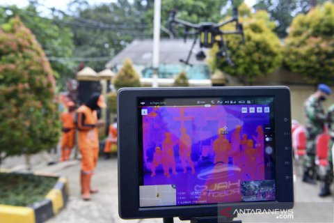 Drone pemindai suhu tubuh