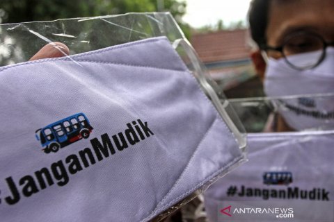 Masker 'jangan mudik' dibagikan gratis kepada warga di Pekanbaru