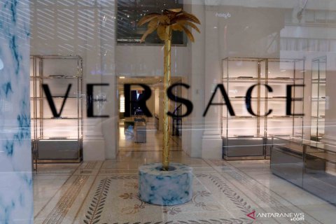 Deretan toko-toko barang mewah yang tutup akibat COVID-19 di Manhattan