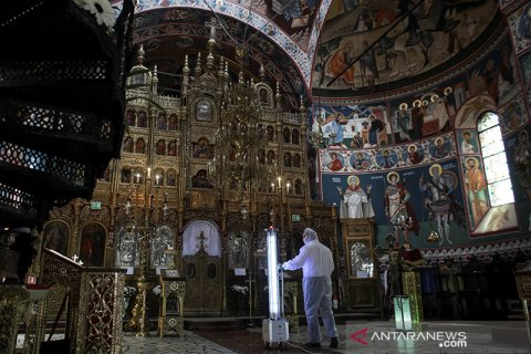 Cahaya UV-C mendisinfeksi Gereja Saint Pantelimon Rumania