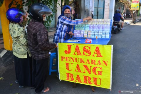 Jasa penukaran uang baru
