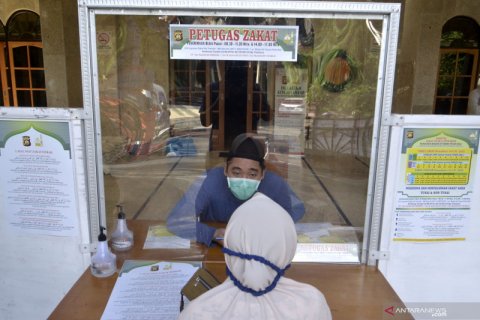 Tunaikan zakat fitrah dengan menerapkan physical distancing