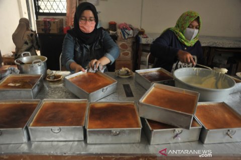 Pesanan kue basah khas Palembang jelang lebaran