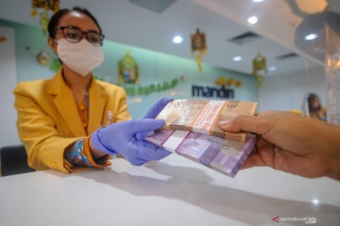 Layanan penukaran uang di loket perbankan