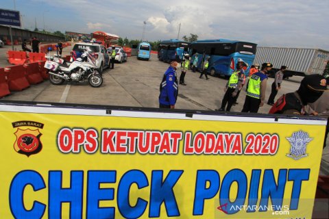 Pemeriksaan pemudik di tol Cipali