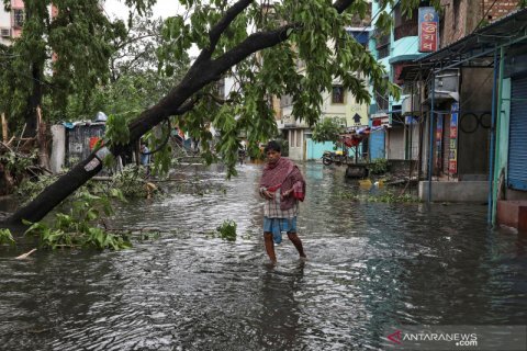Siklon Amphan terjang Kolkata