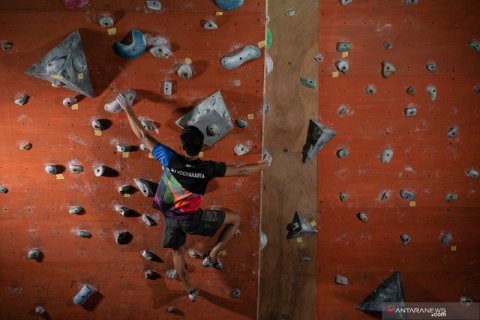 Latihan panjat tebing saat pandemi COVID-19