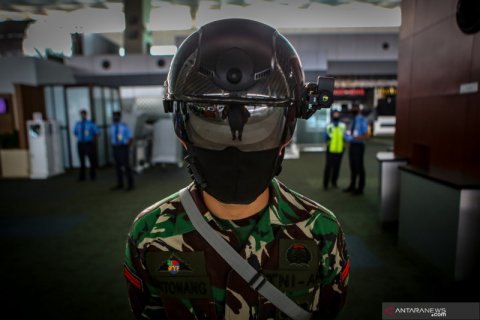 Helm pendeteksi suhu tubuh