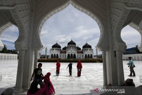 Warga kunjungi masjid raya Baiturrahman