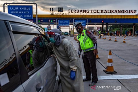 Penyekatan arus balik di gerbang tol Kalikangkung Semarang