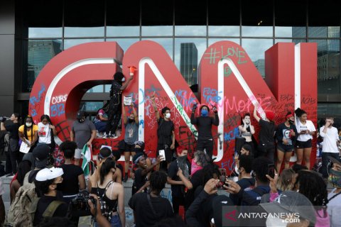 Rusuh kematian George Floyd berlanjut, kantor CNN dirusak massa