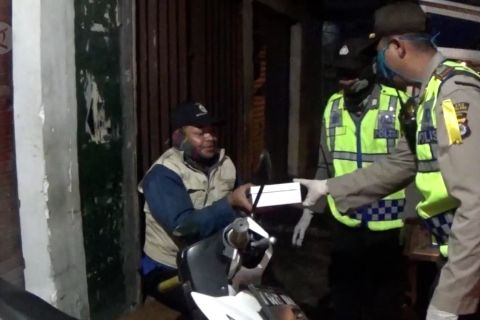 Polisi di Pandeglang sisihkan gaji untuk berbagi sahur