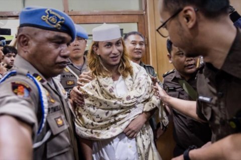 Tanpa jaga jarak, Habib Bahar disambut kerumunan pengikutnya