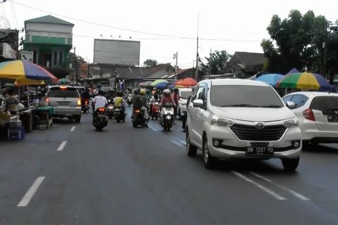 Pemprov kesulitan tertibkan pedagang dan pembeli di pasar Ramadhan 
