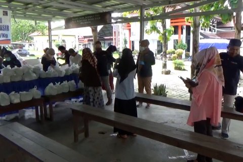 Tekan kenaikan harga gula jelang lebaran, Bulog Sultra gelar operasi pasar