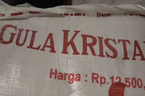 Operasi pasar tekan harga gula pasir