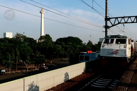 KA luar biasa rute Gambir - Pasar Turi mulai beroperasi