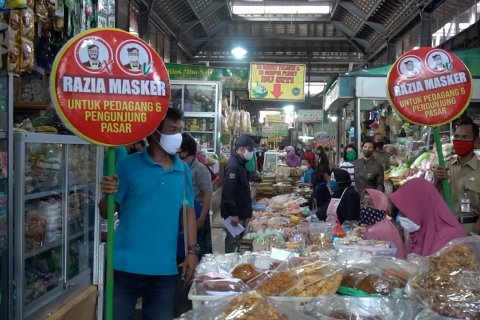 Tak pakai masker masuk ke pasar di Solo, siap-siap diusir