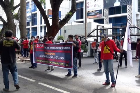 Buruh dan Pemerintah ingatkan perusahaan tidak lakukan PHK sembarangan