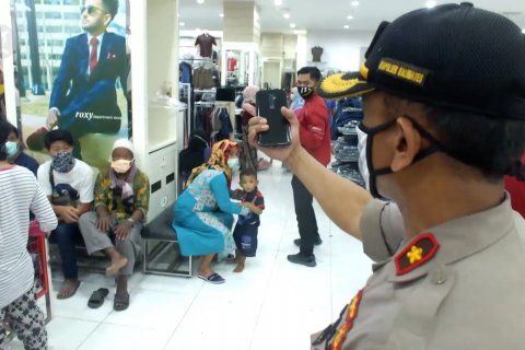Langgar protokol, polisi bubarkan keramaian di pusat perbelanjaan
