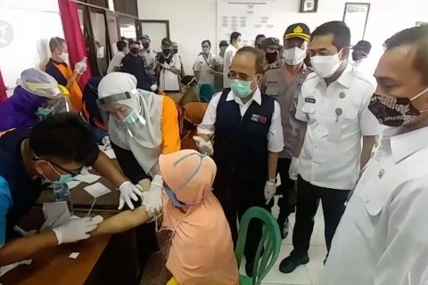 Sidak pasar 16 pedagang reaktif COVID-19