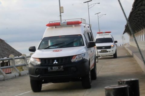 Dirujuk, dua pasien COVID-19 asal Simeulue seberangi lautan