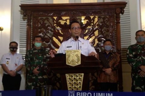 Kasus COVID-19  turun, Anies minta warga tetap atuhi aturan