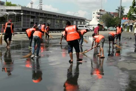 52 pelanggar PSBB di Jakarta Utara disanksi kerja sosial