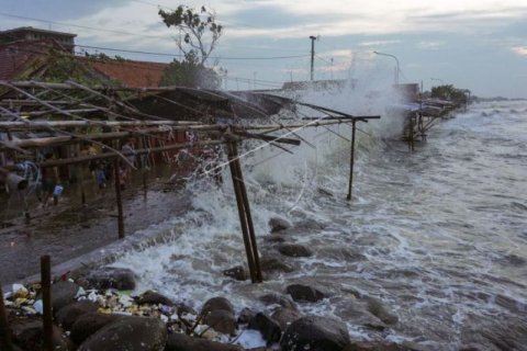 Waspadai Gelombang Laut Tinggi Sekitar Pantai