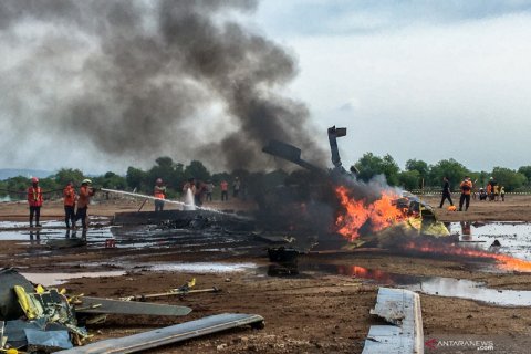 Helikopter TNI AD jatuh, empat awak tewas