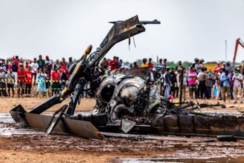 Warga Saksikan Bangkai Helikopter MI-17 Jatuh di Kawasan Industri