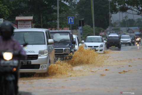 DRAINASE BURUK SEBABKAN BANJIR