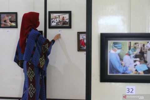 Pameran fotografi karya petugas medis di masa pandemi COVID-19