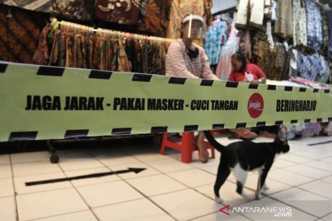 Pasar Beringharjo terapkan pembatas jarak dan rambu berbelanja, ini penampakannya