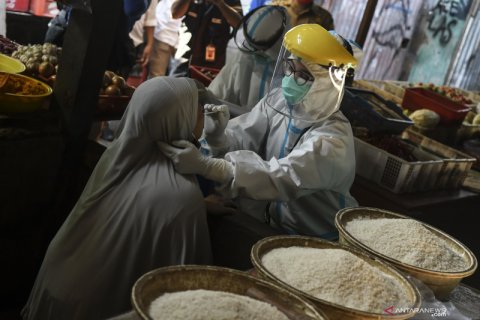 Tes usap pedagang di Pasar Thomas