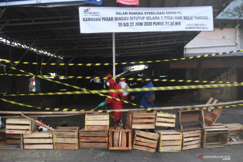 Penutupan Pasar Minggu untuk sterilisasi