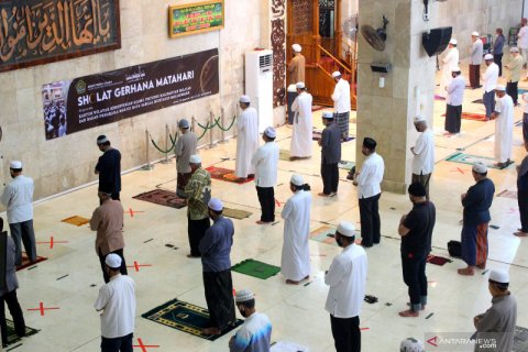 Shalat gerhana matahari di Banjarmasin
