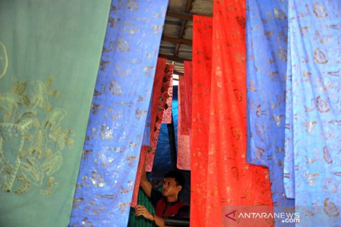 Perajin batik tulis Bogor kembali berproduksi