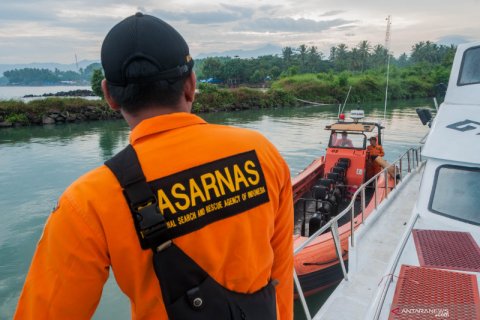 Basarnas cari korban kapal nelayan tenggelam di Selat Sunda