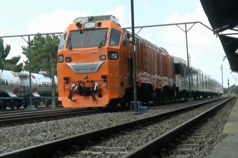 INKA uji coba lokomotif dan kereta penumpang pesanan Filipina