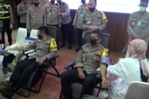 Peduli COVID-19, 250 anggota Polda Jabar gelar aksi donor darah
