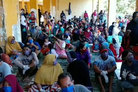 Bantuan dari TNI-Polri bagi korban banjir rob di Kota Pekalongan