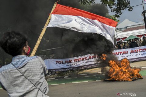 Unjuk rasa tolak reklamasi Pantai Ancol